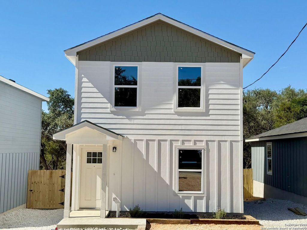 Photo of 701 Burr Oak, Canyon Lake, TX 78133 (MLS # 1925818)