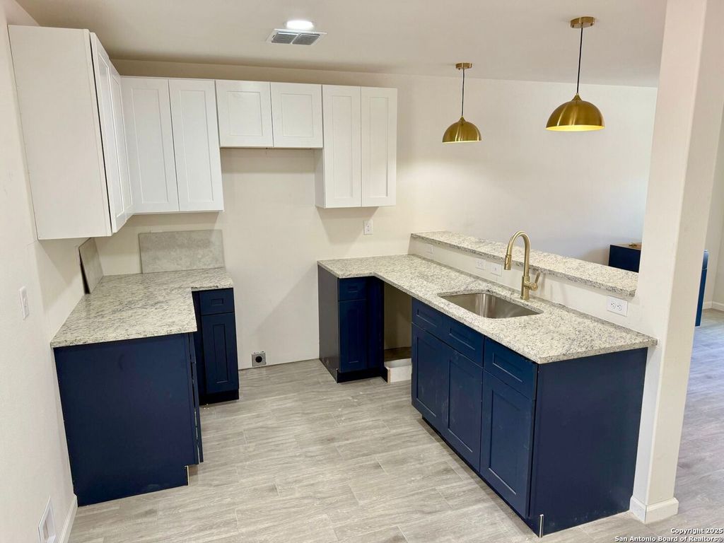 Photo of 701 Burr Oak, Canyon Lake, TX 78133 (MLS # 1925818)