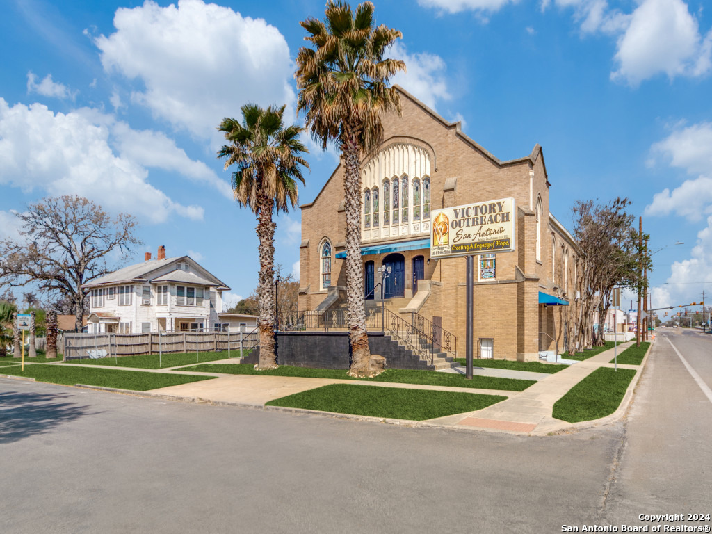 851 Hammond Ave