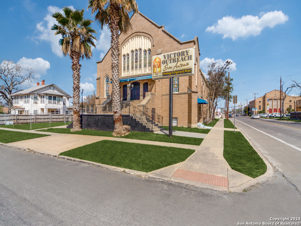 851 Hammond Ave
