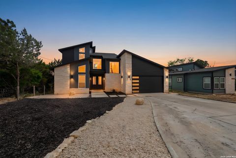 1318 Mountain Top Loop Canyon Lake TX 78133