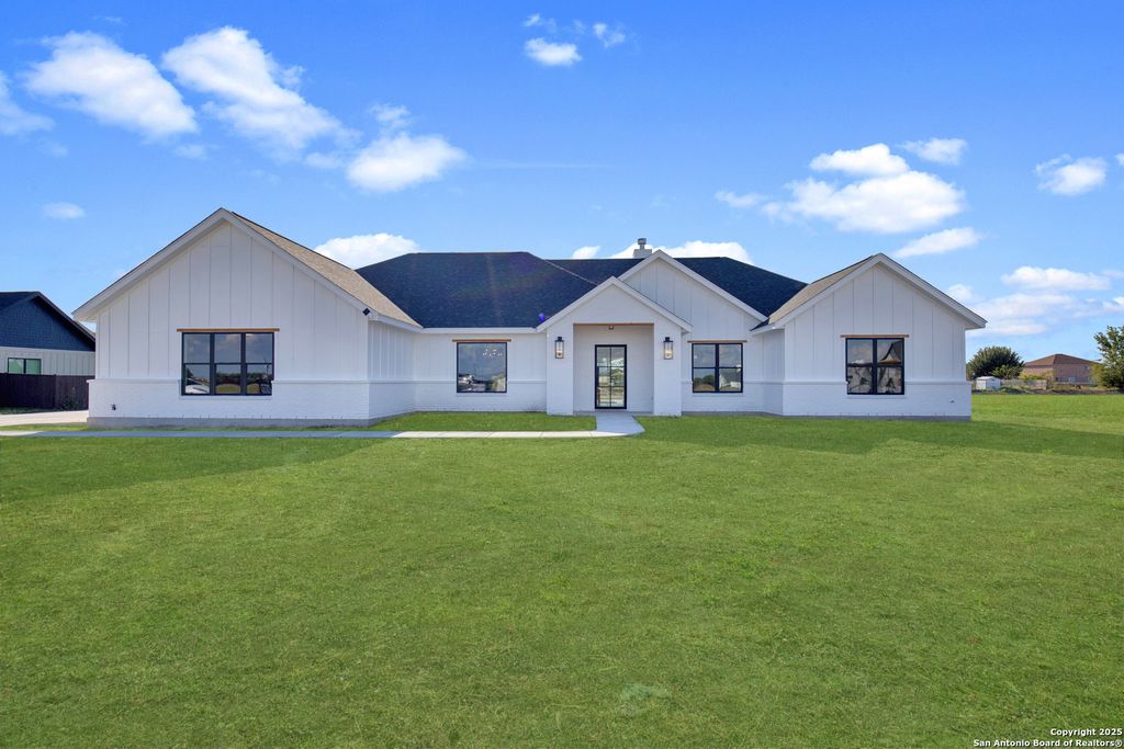 Photo of 222 Double Creek Loop, Seguin, TX 78155 (MLS # 1907740)