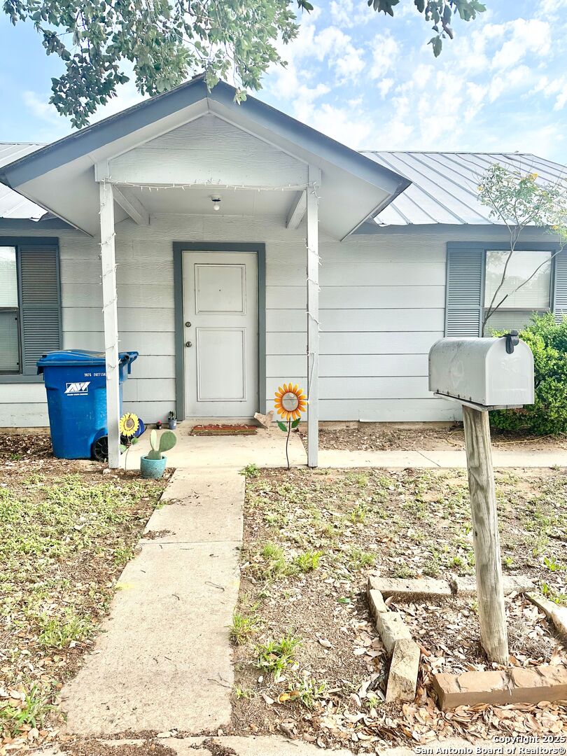 401/403 W Adams