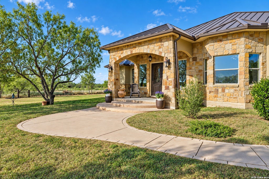 Photo of 230 Casarez Rd, Pleasanton, TX 78064 (MLS # 2015283)