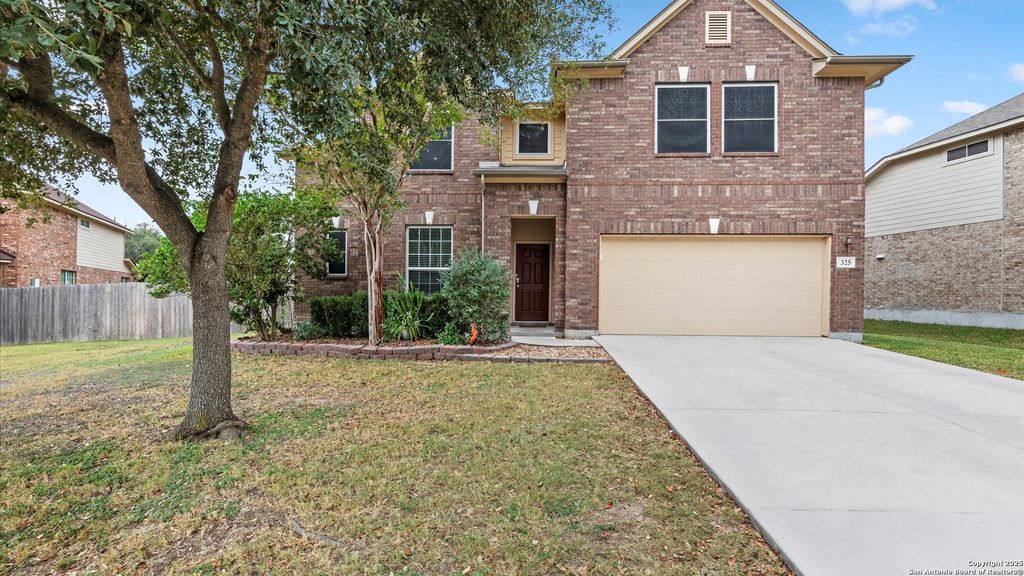 Photo of 325 Golden Bear Dr, Cibolo, TX 78108 (MLS # 1924739)