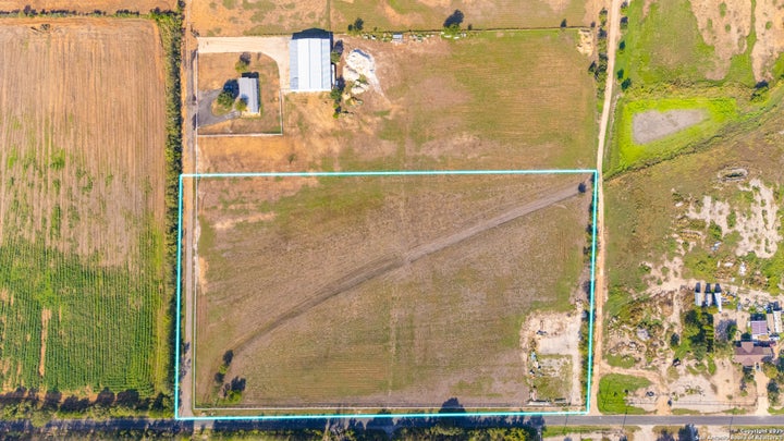 Photo 1 of 5 — 11706 Kinney Rd, Atascosa, TX 78002