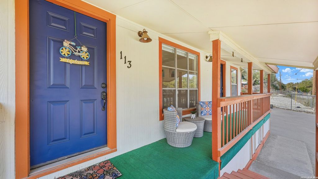 Photo of 113 Creekview Dr, Canyon Lake, TX 78133 (MLS # 1944567)