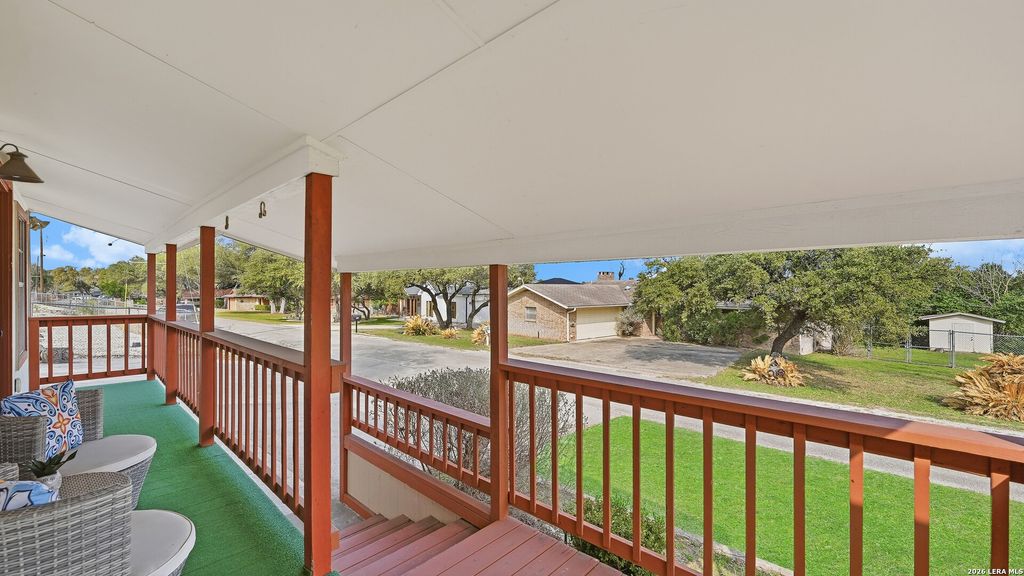 Photo of 113 Creekview Dr, Canyon Lake, TX 78133 (MLS # 1944567)