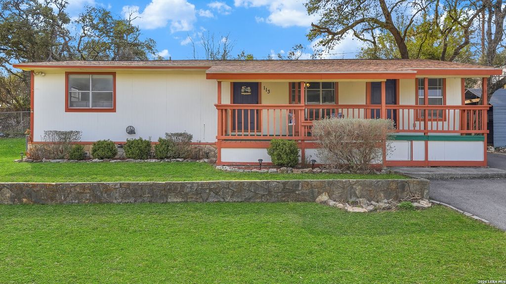 Photo of 113 Creekview Dr, Canyon Lake, TX 78133 (MLS # 1944567)