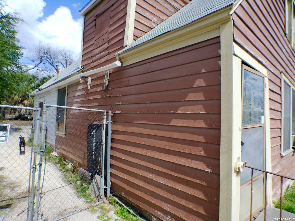 Photo of 105 Dunning, San Antonio, TX 78210 (MLS # 1946165)