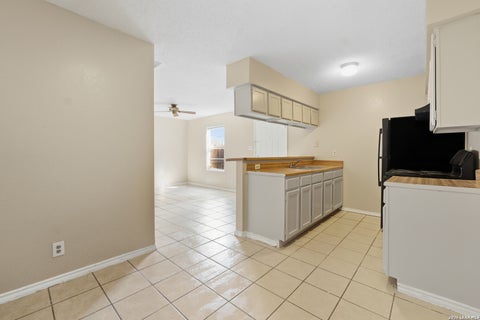 Photo of 1400 Clamp Ave 302 #302, San Antonio, TX 78221 (MLS # 2025301)
