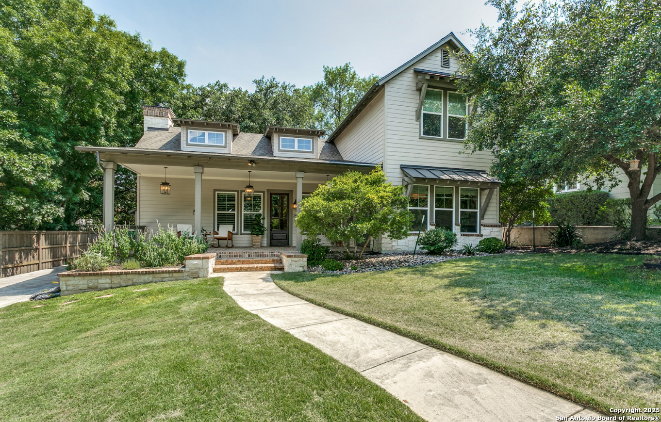 242 E elmview
