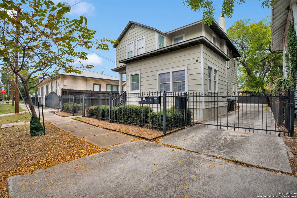 Photo of 618 Atlanta St 4 #4, San Antonio, TX 78212 (MLS # 2007081)