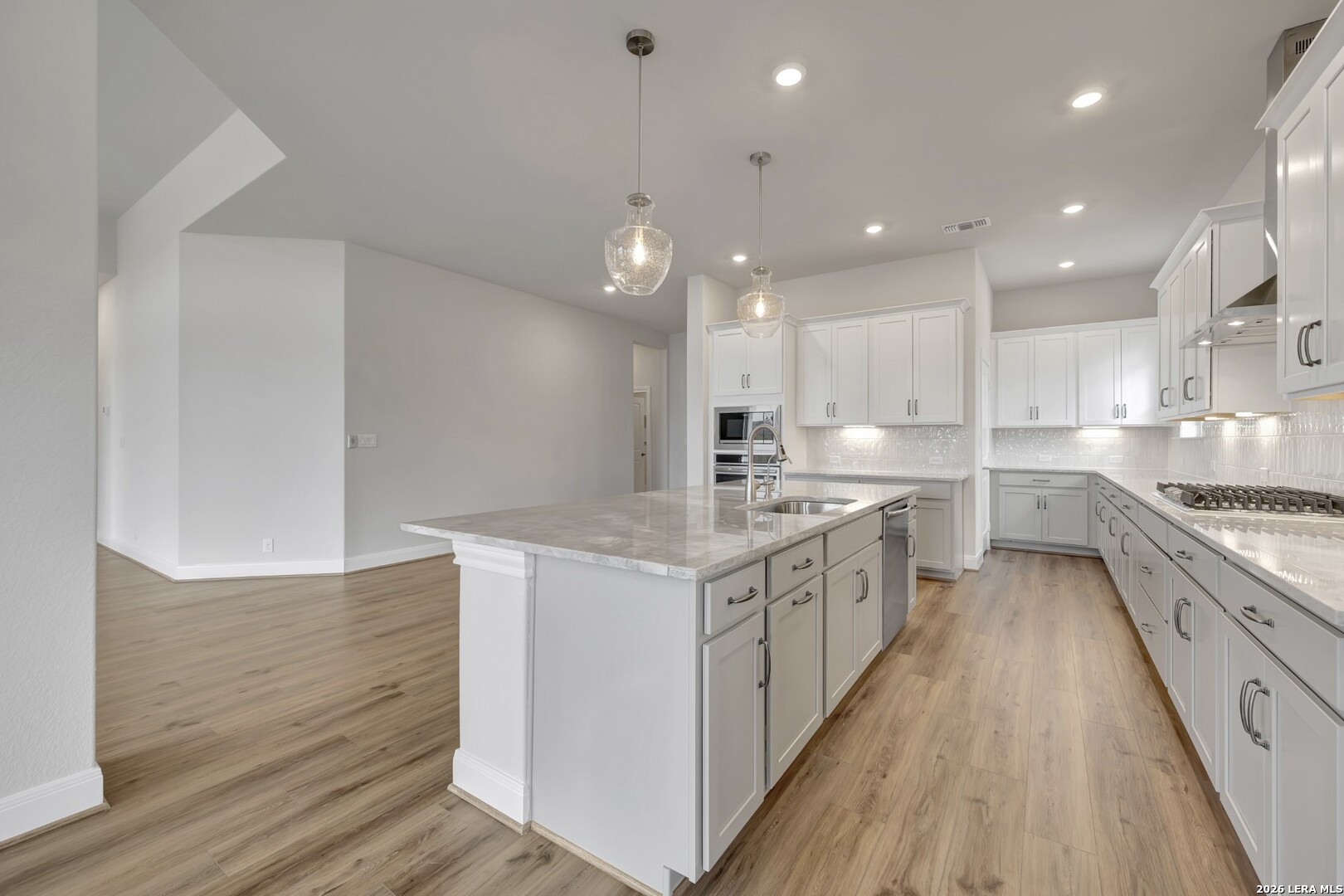 3713 Hollis Pecan
