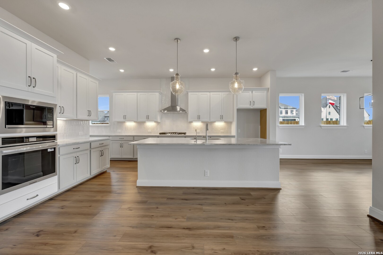 3713 Hollis Pecan