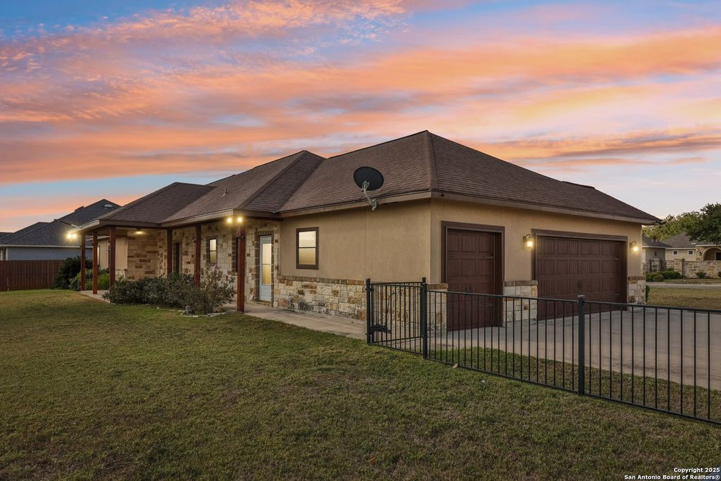 Photo of 100 Fairway, Floresville, TX 78114 (MLS # 1918263)