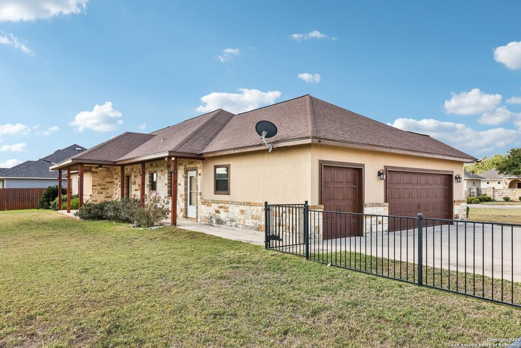 Photo of 100 Fairway, Floresville, TX 78114 (MLS # 1918263)