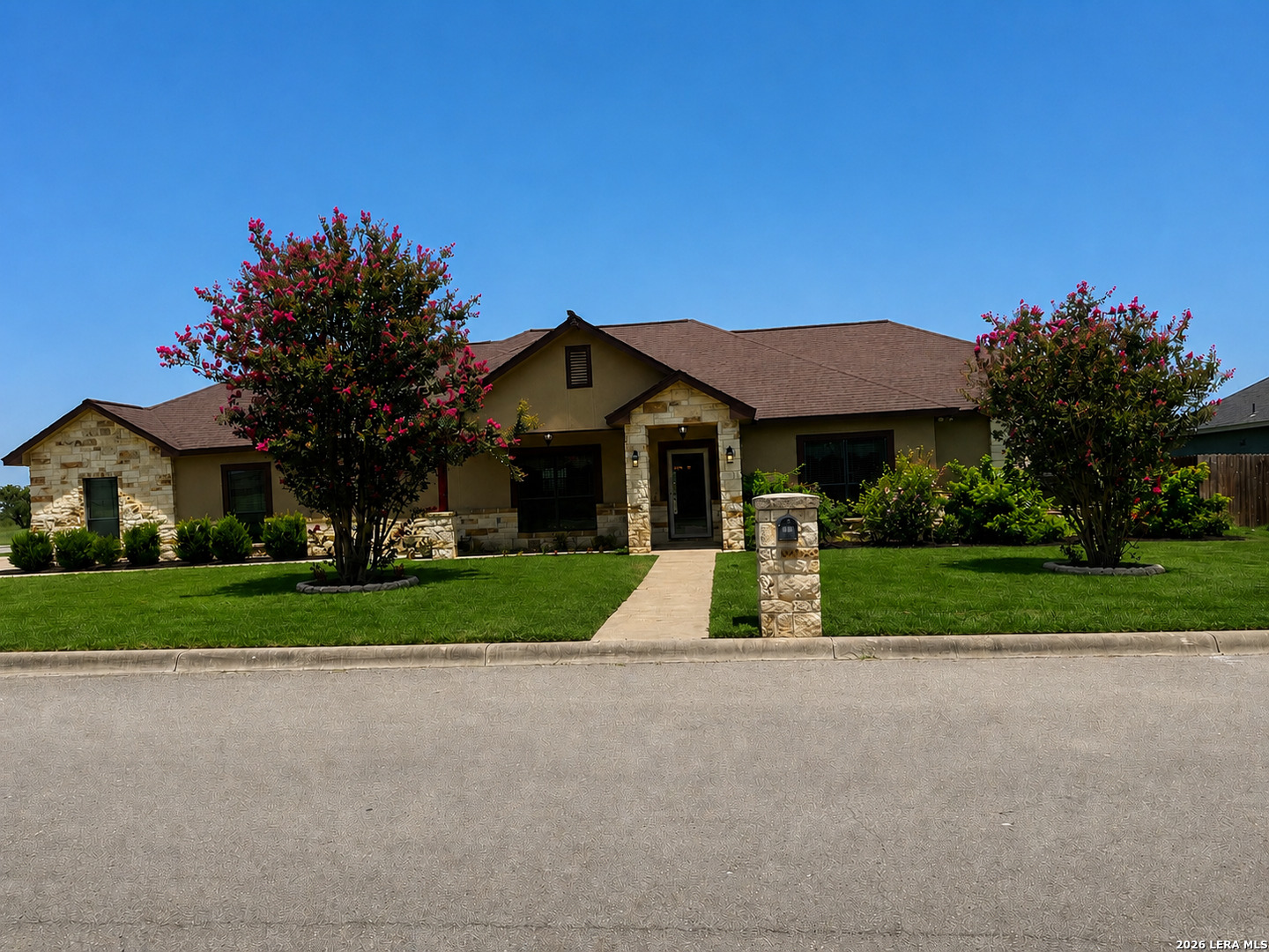 Photo 1 of 75 — 100 Fairway, Floresville, TX 78114