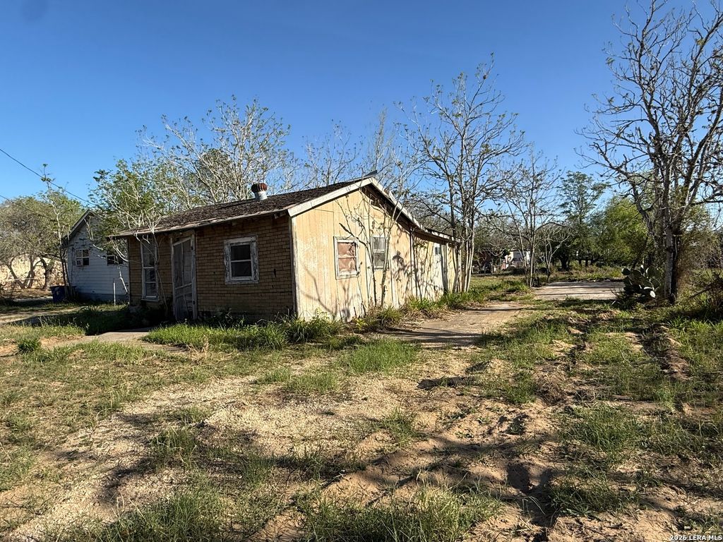 Photo of 732 Trade, Pleasanton, TX 78064 (MLS # 1952385)