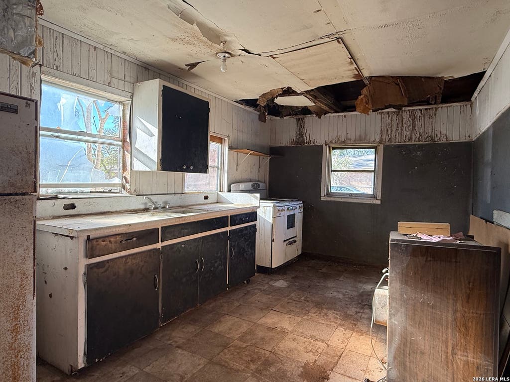 Photo of 732 Trade, Pleasanton, TX 78064 (MLS # 1952385)