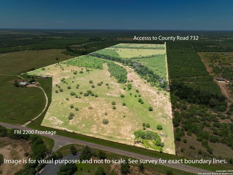 130 +/- ACRES FM-2200 Yancey TX 78886