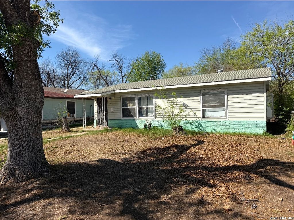 Photo of 231 LANSING LN, San Antonio, TX 78207 (MLS # 1960790)