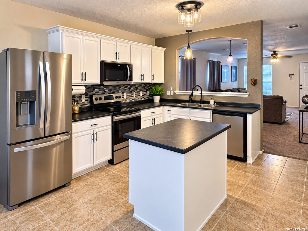Photo of 10357 Oakwood Crst, San Antonio, TX 78245 (MLS # 2016140)