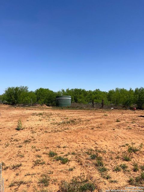 A home in Carrizo Springs