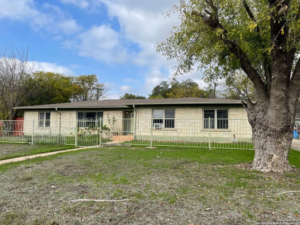 Photo of 243 Beverly Dr, San Antonio, TX 78228 (MLS # 1934513)