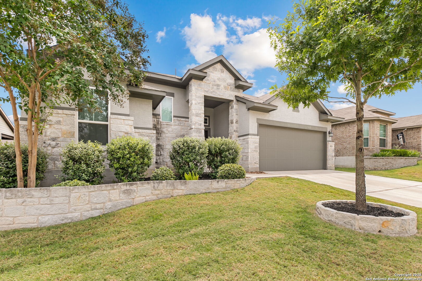 2828 Ashwood