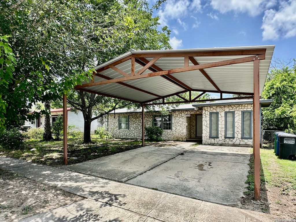Photo of 214 BASSWOOD DR, San Antonio, TX 78213 (MLS # 1995574)