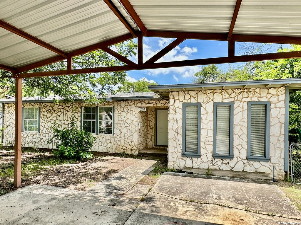 Photo of 214 BASSWOOD DR, San Antonio, TX 78213 (MLS # 1995574)