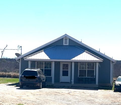 A home in Carrizo Springs