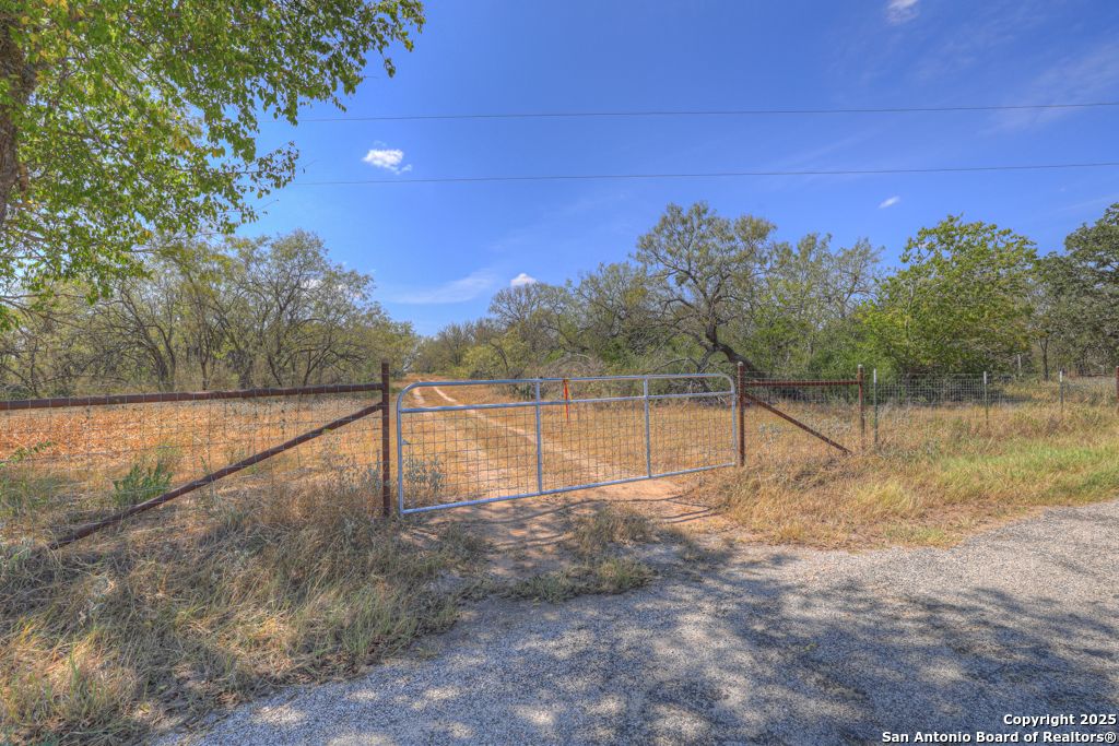 Photo of 445 Single Oak Rd, Seguin, TX 78155 (MLS # 1909981)