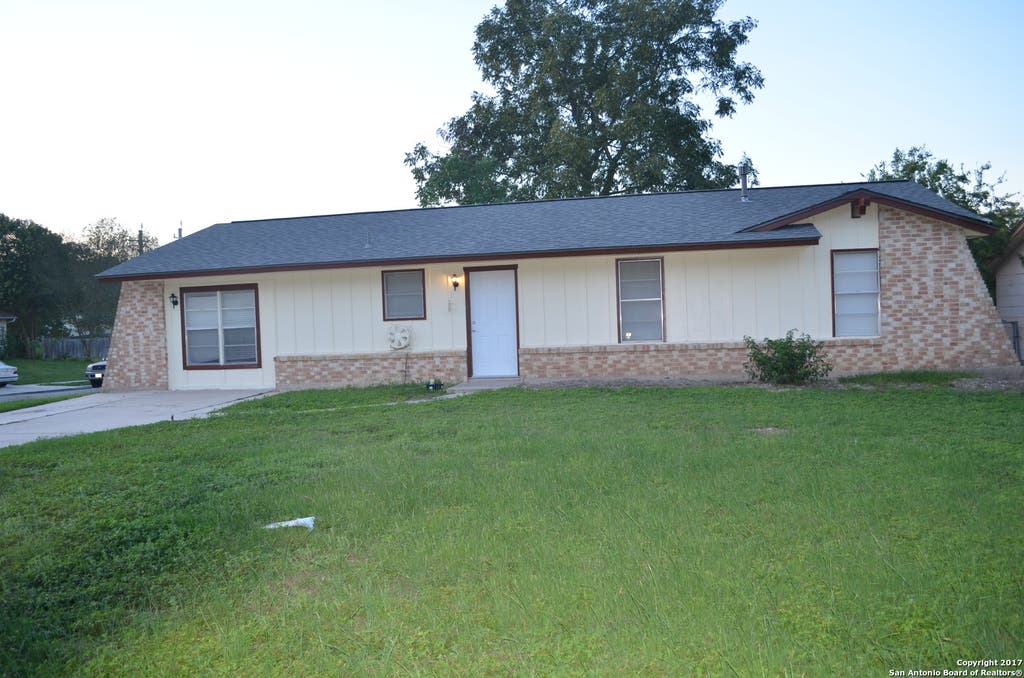 Photo of 7401 Sage Oak St, Live Oak, TX 78233 (MLS # 2007639)