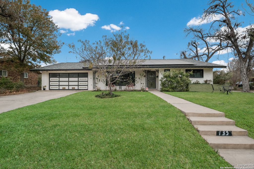 Photo of 135 Meadowood Ln, San Antonio, TX 78216 (MLS # 1934213)