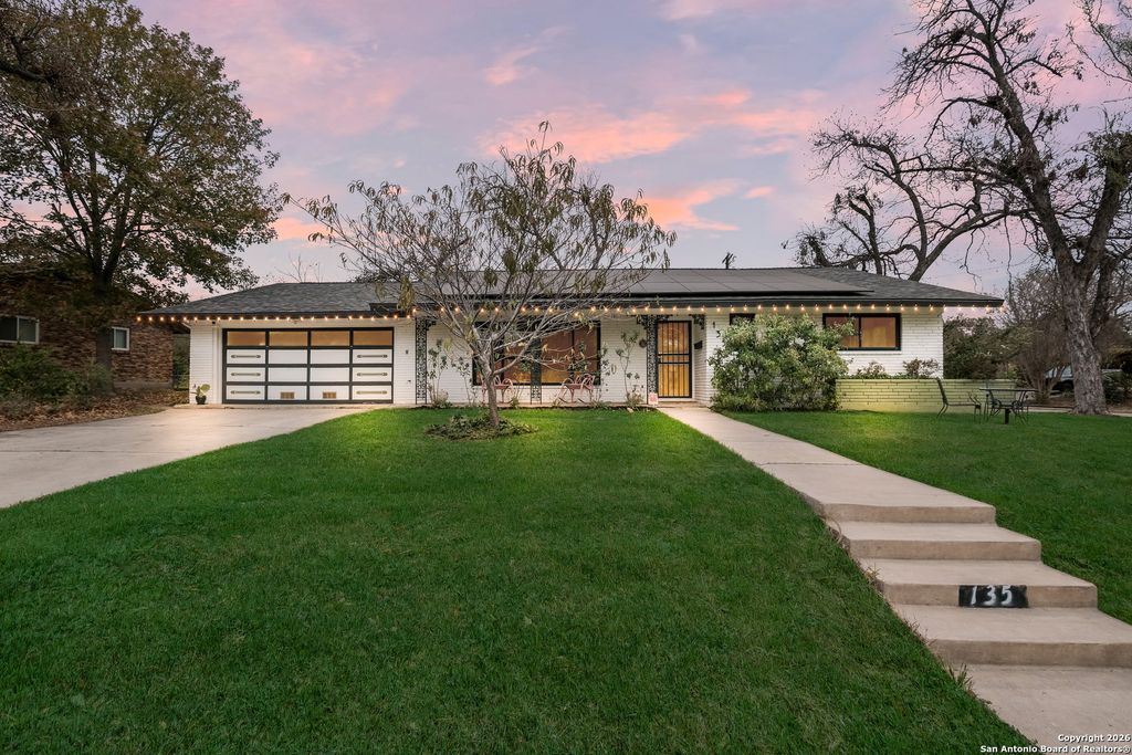 Photo of 135 Meadowood Ln, San Antonio, TX 78216 (MLS # 1934213)