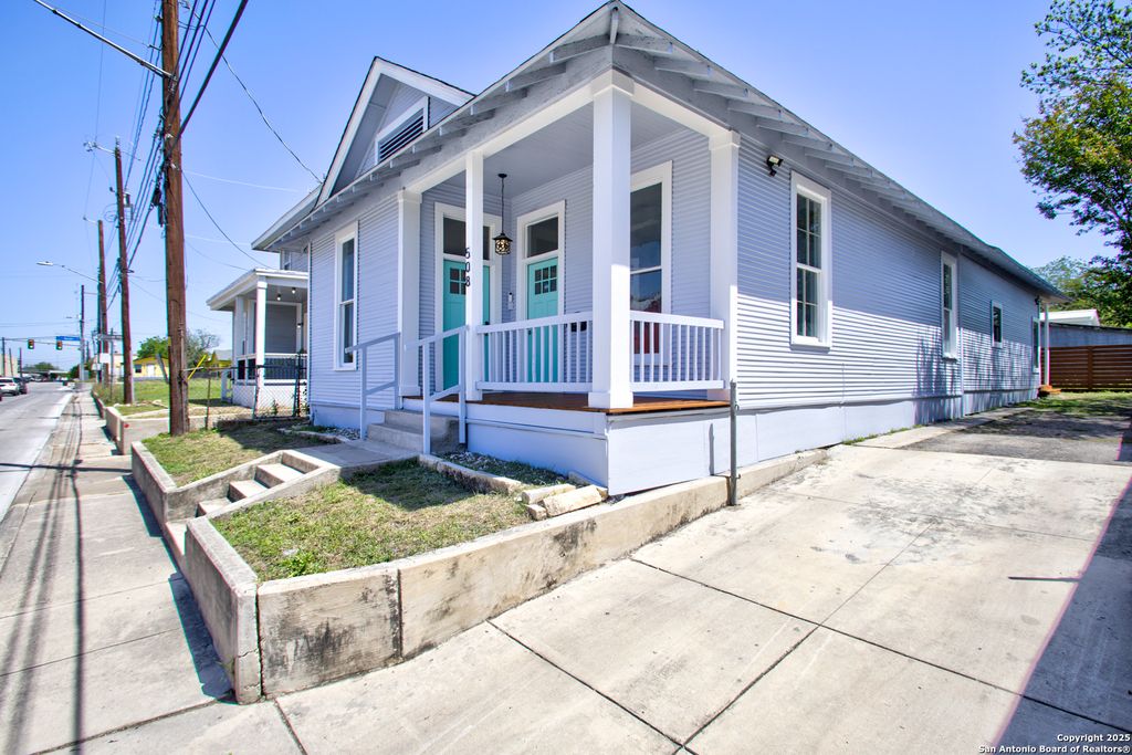 Photo of 508 N Cherry St, San Antonio, TX 78202 (MLS # 1859313)