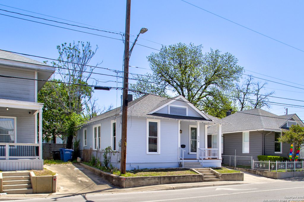 Photo of 508 N Cherry St, San Antonio, TX 78202 (MLS # 1859313)