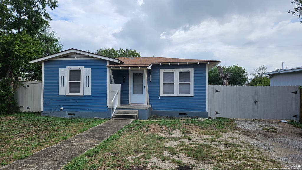 Photo of 1726 BASSE RD, San Antonio, TX 78213 (MLS # 2003914)