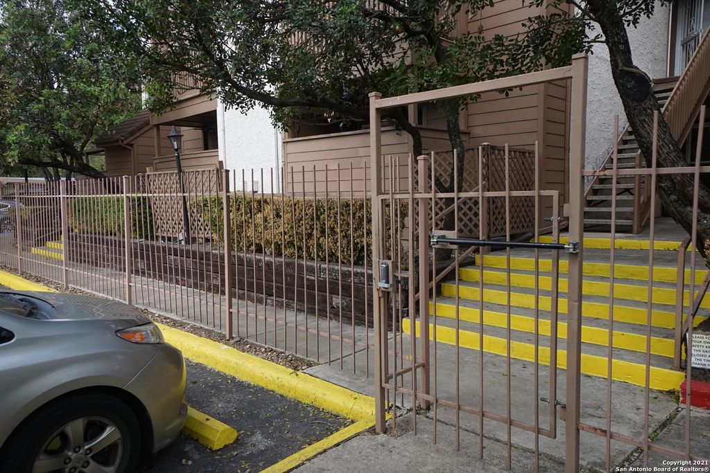 Photo of 4107 MEDICAL DR 1203 #1203, San Antonio, TX 78229 (MLS # 1931133)