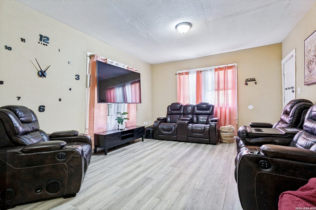 Photo of 522 E WHITTIER ST, San Antonio, TX 78210 (MLS # 2008336)