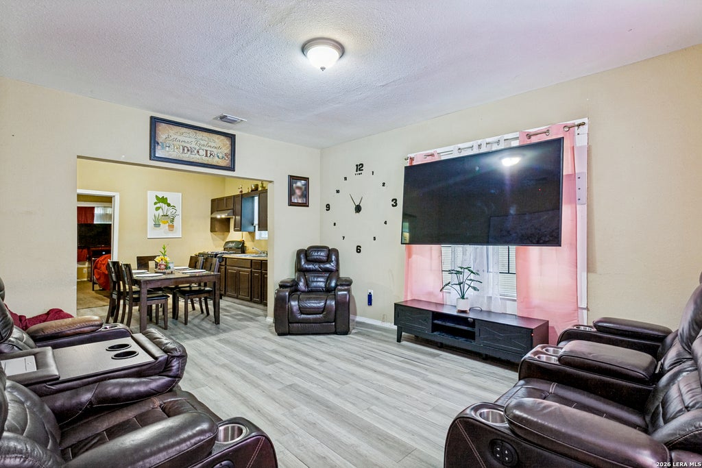 Photo of 522 E WHITTIER ST, San Antonio, TX 78210 (MLS # 2008336)