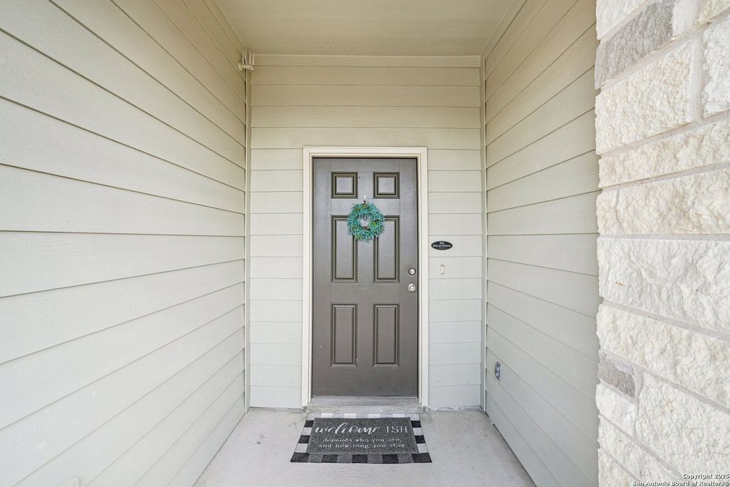 Photo of 633 Oleander, Seguin, TX 78155 (MLS # 1897337)