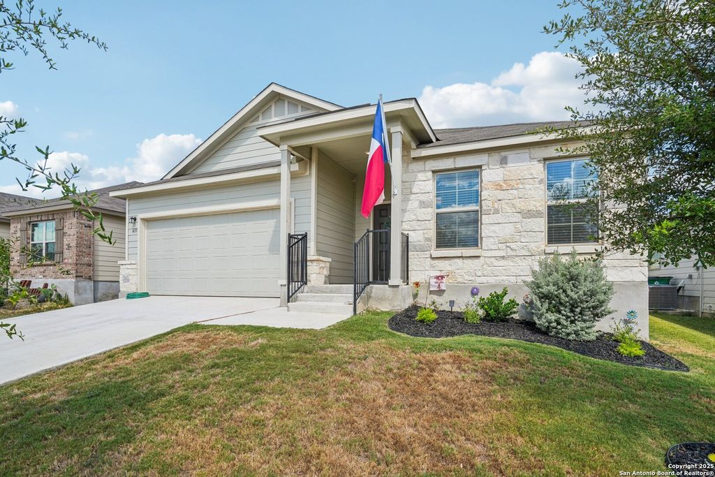 Photo of 633 Oleander, Seguin, TX 78155 (MLS # 1897337)