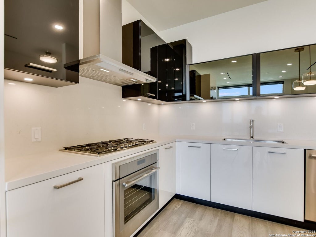 Photo of 123 LEXINGTON AVE 1403 #1403, San Antonio, TX 78205 (MLS # 2013945)