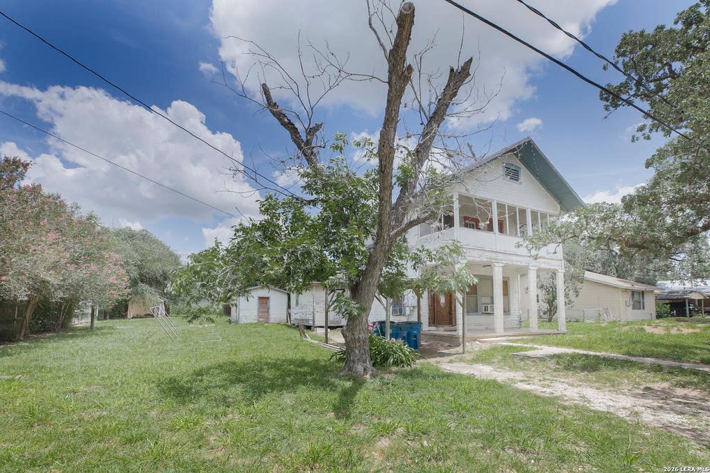 Photo of 623 San Antonio Street, Pleasanton, TX 78064 (MLS # 2008891)