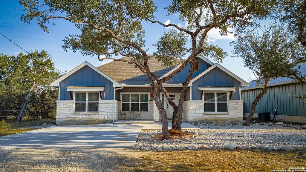 Photo of 986 Paradise, Canyon Lake, TX 78133 (MLS # 1891461)