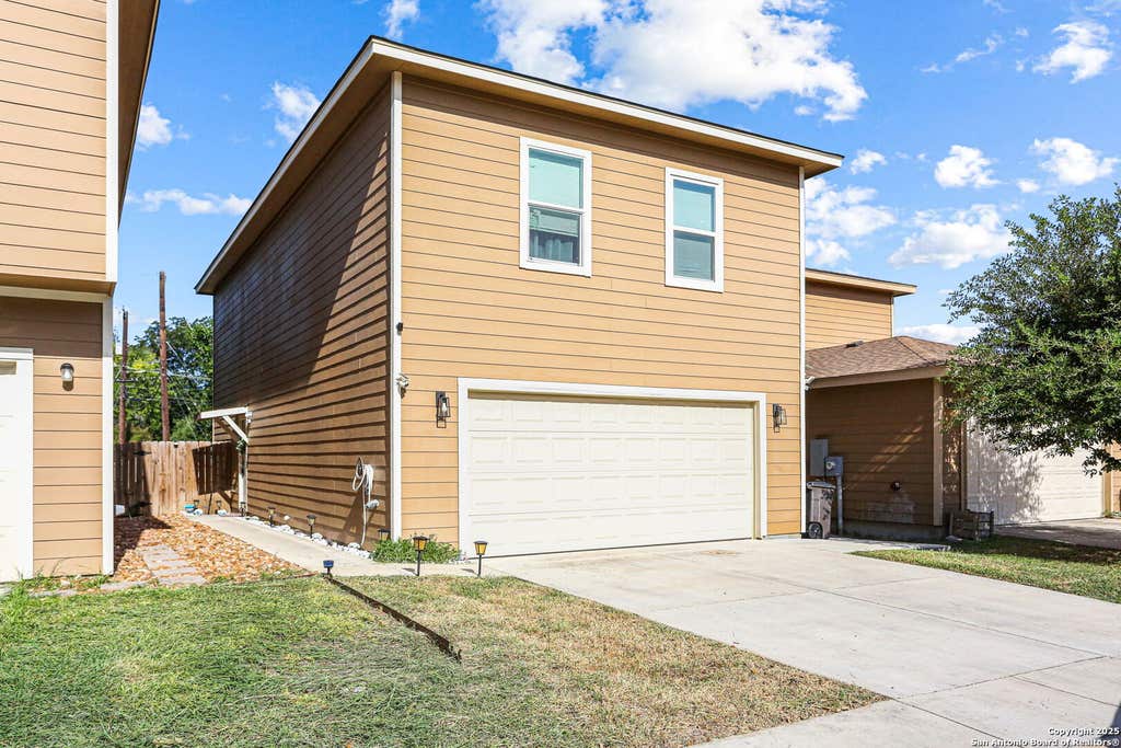 Photo of 4 OAK PLZ, San Antonio, TX 78216 (MLS # 2007119)