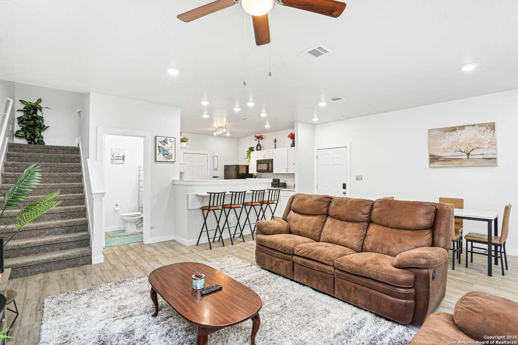 Photo of 4 OAK PLZ, San Antonio, TX 78216 (MLS # 2007119)
